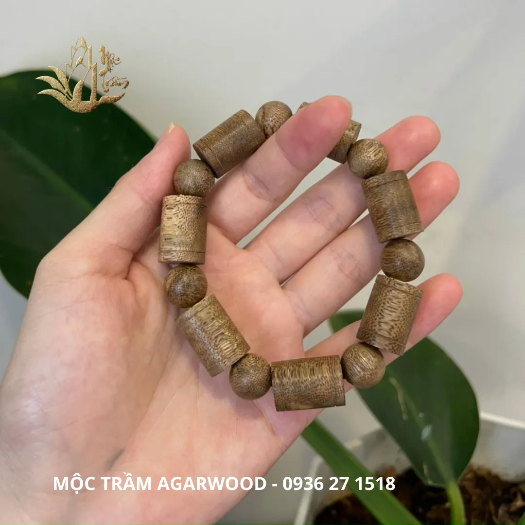 Vietnamese Natural “Kien Toc” Agarwood Bracelet – 13mm Round Beads with Bamboo Joint Accents